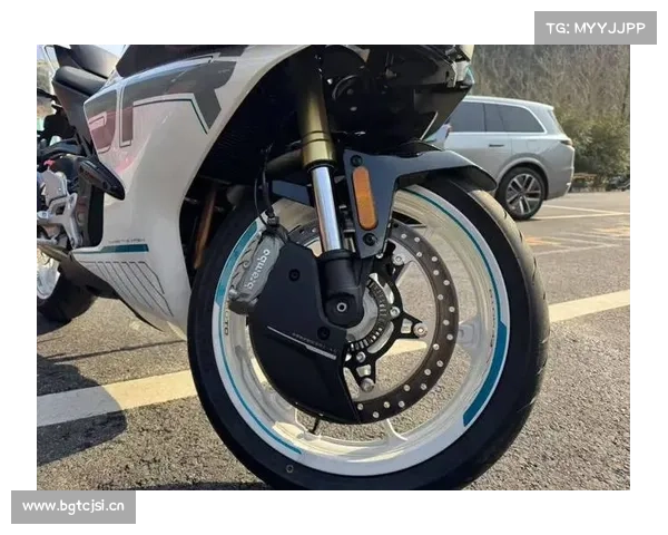 三缸运动街车,春风675NK发售35000元 三缸运动街车,春风675NK发售35000元